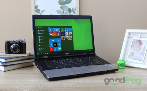 Fujitsu LifeBook E752 / 15-cali / Intel Core i5 / Windows 10