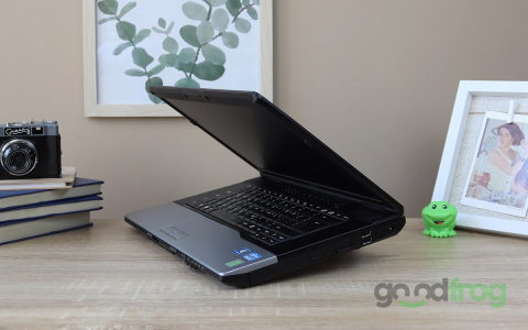 Fujitsu LifeBook E752 / 15-cali / Intel Core i5 / Windows 10