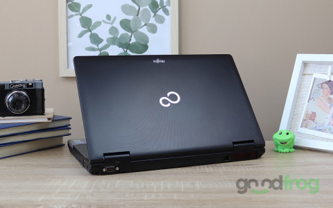 Fujitsu LifeBook E752 / 15-cali / Intel Core i5 / Windows 10